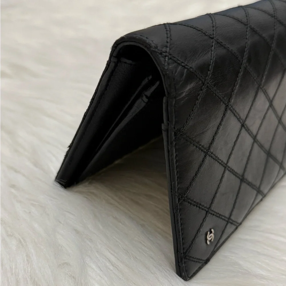 CHANEL - BICOLORE BLACK QUILTED LEATHER LONG BIFOLD WALLET